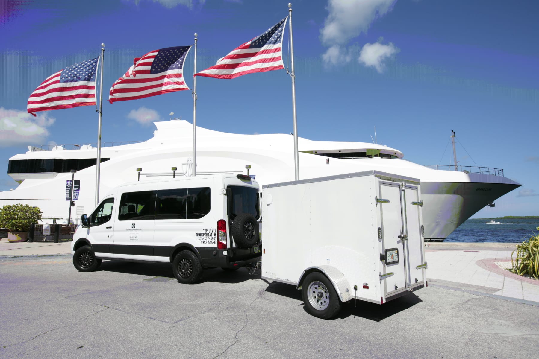 Van Top Level Transportation en marina de Miami